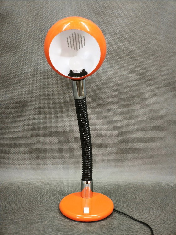 Lampe de table italienne orange Space Age réglable à col de cygne des années 1970 – Métal, Plastique (photo 10 of 11)