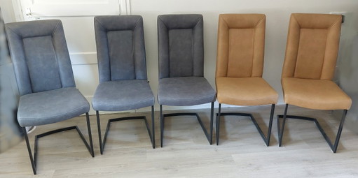 Silla de comedor; color gris y ocre; marca Henders&Hazel; tipo Malene