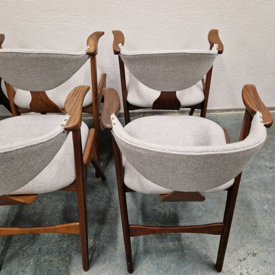 Image 1 of 6 Kuhhornstühle, neu bezogen von Awa Louis van Teeffelen