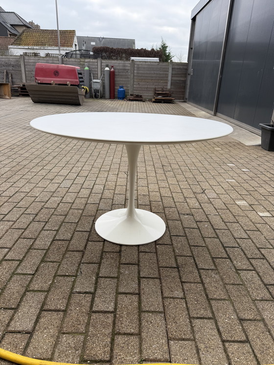 Image 1 of Original round Knoll Tulip dining table (120cm) white laminate Eero Saarinen