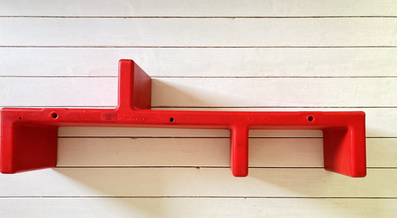 Image 1 of Étagère Serpent Rouge conçue par Adriano Baldanzi et Alessandro Novelli.