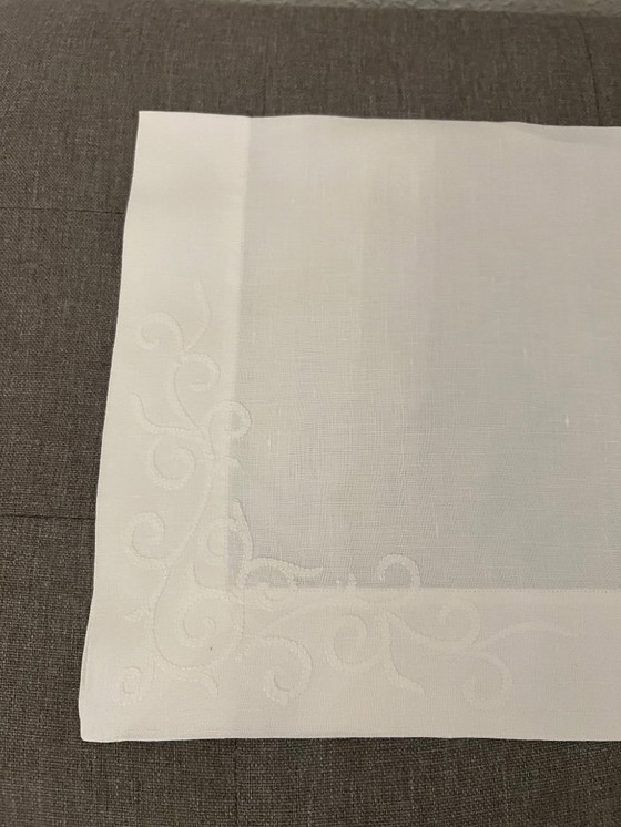 Image 1 of 12 tovaglioli ricamati a mano Eri Textiles