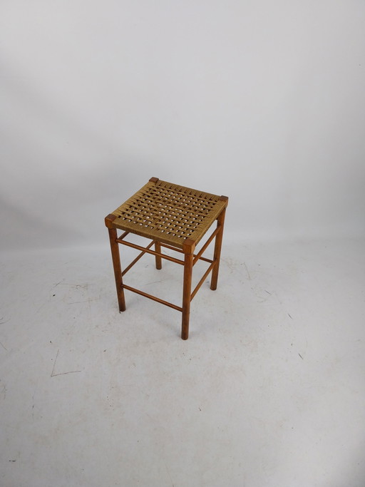 1 taburete escandinavo con asiento de cuerda de doble tejido. Años 70  