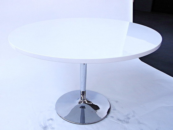 Image 1 of Tavolo da pranzo rotondo con piano bianco lucido su struttura Tulip in cromo, 120 cm (non Saarinen/Knoll)