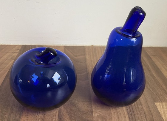 Image 1 of Vintage handgeblazen blauwe glazen appel en peer