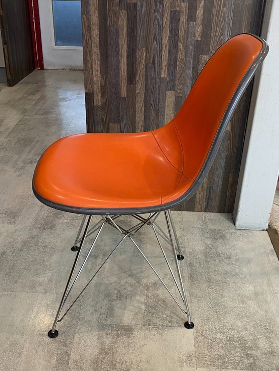 Image 1 of Chaise fibre de verre skai vinyl dsr eiffel orange greige eames herman miller vintage 50 60 70