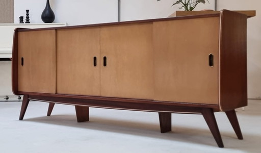 buffet du milieu du siècle