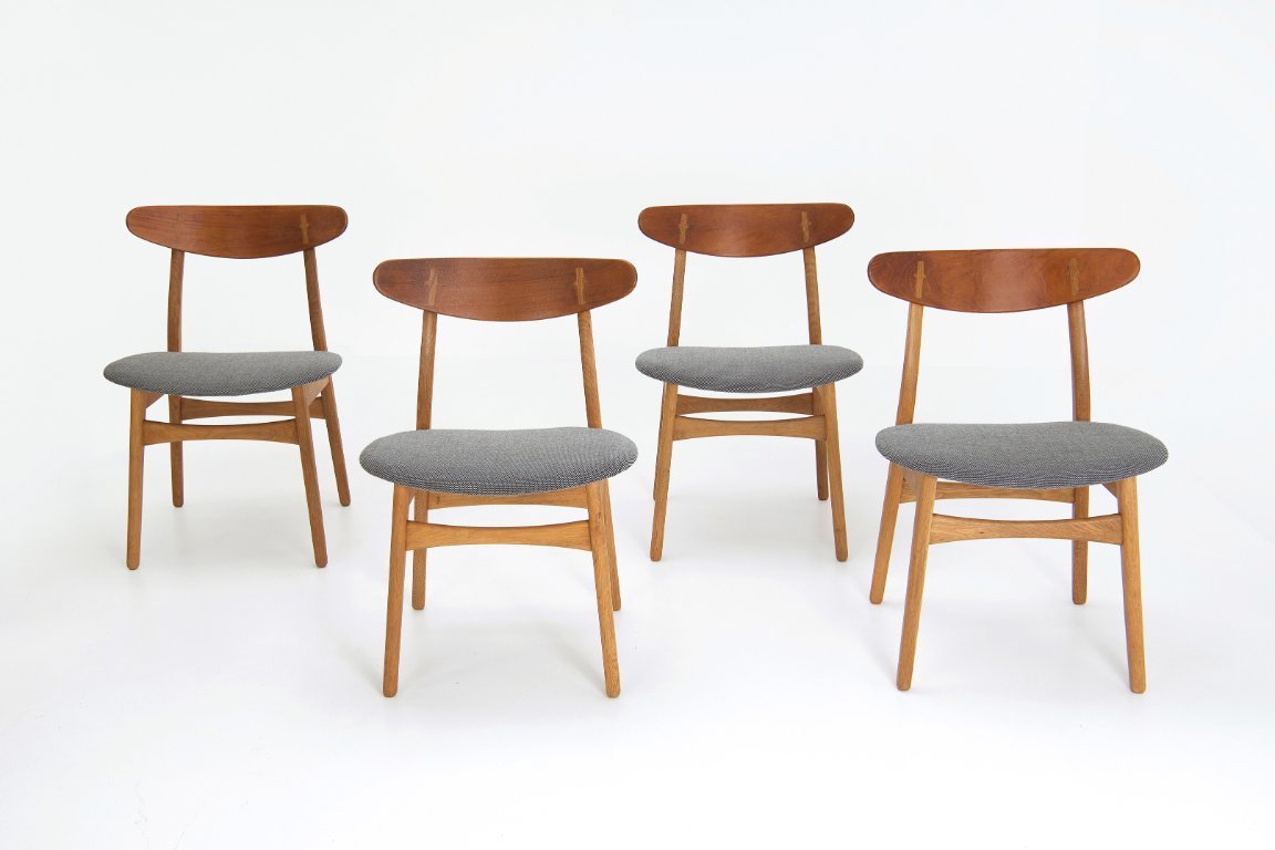 A Set of 'CH30' Dining Chairs Hans Wegner €3,175 Whoppah