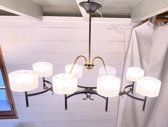 Image 1 of Maison Arlus, Lámpara de araña de mediados de siglo, latón y cristal opalino, Francia 1950