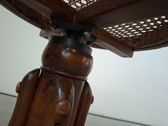 Image 1 of Taburete de piano en haya curvada y paja de Viena