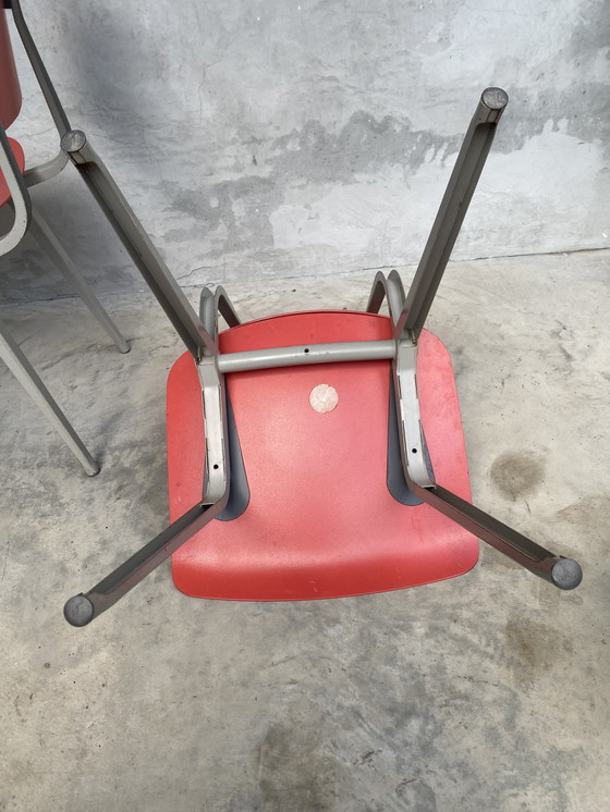 Image 1 of 2 chaises rouges Friso Kramer Revolt