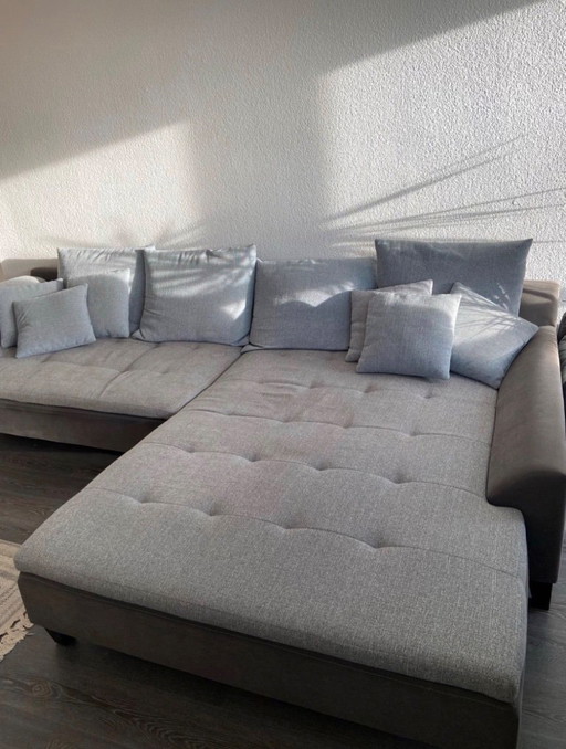 Gran conjunto de sala de estar / sofá en forma de L con cojines incluidos