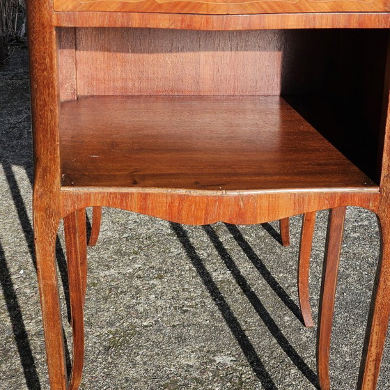 Image 1 of Coppia di comodini intarsiati francesi - 2 comodini in noce - Stile Luigi XV - anni '40