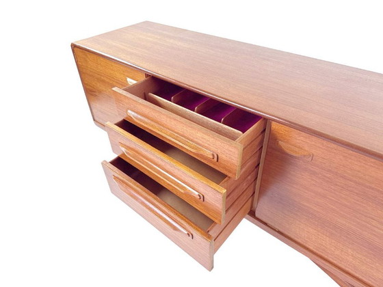 Image 1 of Mid-century sideboard van Val Rossi voor Beithcraft