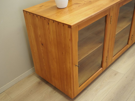 Image 1 of Vitrine en pin, design danois, années 1980, production : Danemark