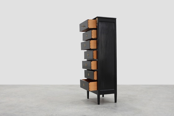 Image 1 of Commode laquée noire de style Louis XV, XXe siècle, avec ferrures en laiton, France