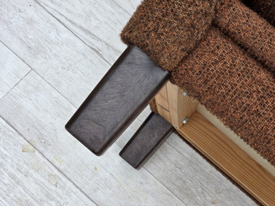 Image 1 of 1970, Deense clubfauteuil, originele wollen bekleding, zeer goede staat.