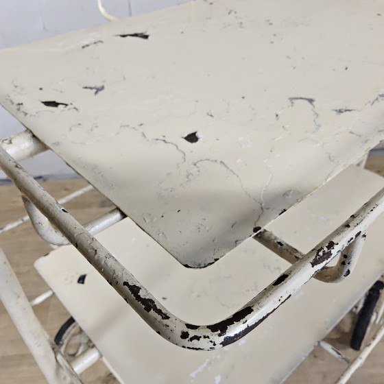 Image 1 of Chariot de service vintage en métal, grand format, pour hôpital, linge, soins infirmiers, thé ou boissons.