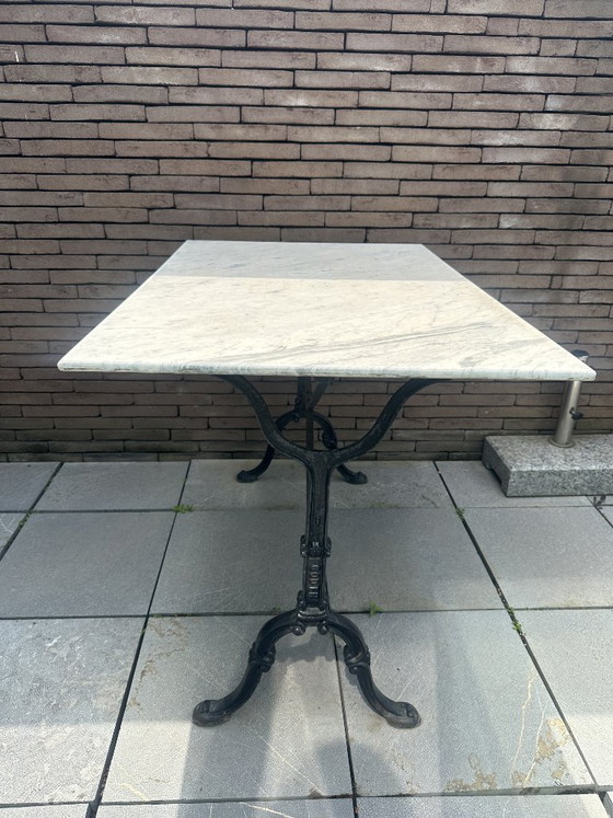 French Bistro Table with Marble Top & Goddess Cast Iron Base – Godin, Garden tables (photo 5 of 5)