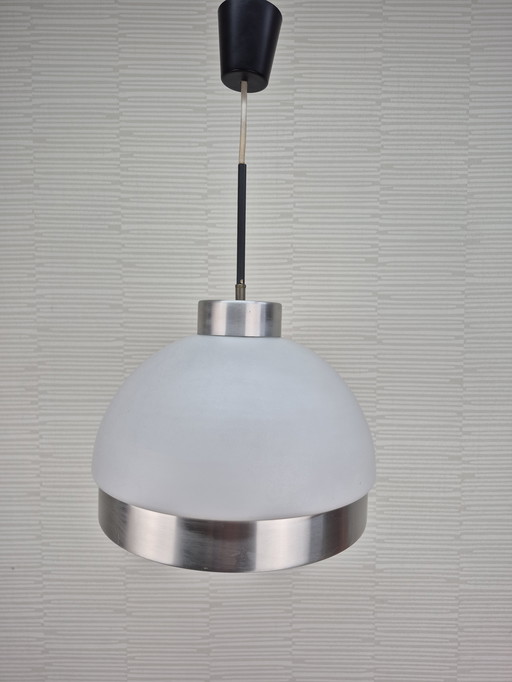 Lampada di design italiano vintage anni '70. Lampada a sospensione in stile spaziale.