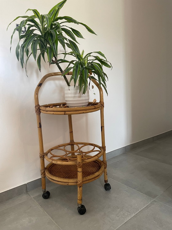 Rattan Minibar auf Rollen – Getränkeschrank, Mid Century Modern (photo 3 of 3)