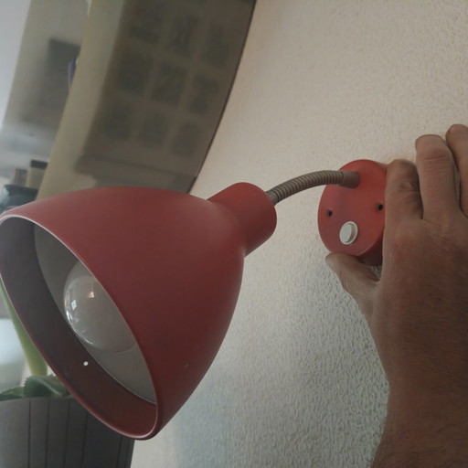 Vintage IKEA Postmoderne rote Schwanenhalslampe – Wand- oder Tischlampe – Skandinavisches Design der 90er Jahre