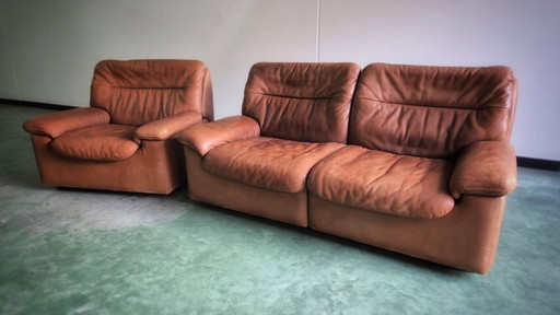 De Sede vintage lederen sofa (2-zit) én fauteuil (1-zit) Model DS66 cognac ontworpen door Carl Larsson