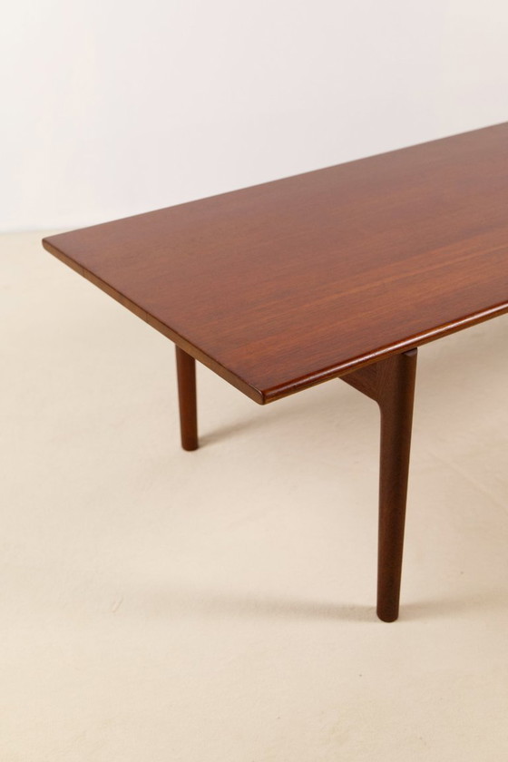 Image 1 of Table basse Hans Wegner AT-15 en teck massif et chêne pour Andreas Tuck