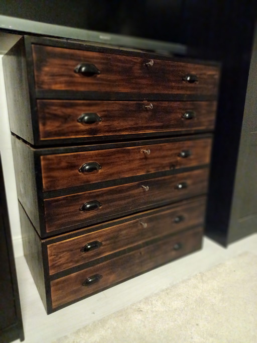 Gorgeous chest of drawers Pick up only