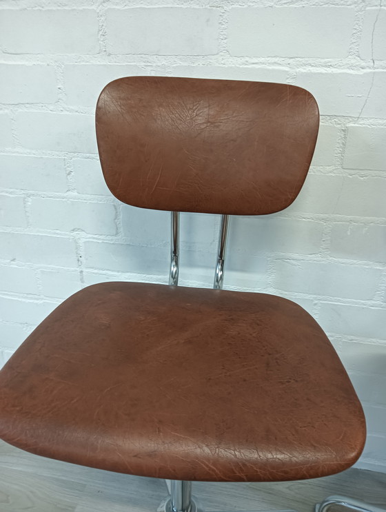 Image 1 of Jaren 50 bureau stoelen, in hoogte verstelbaar 