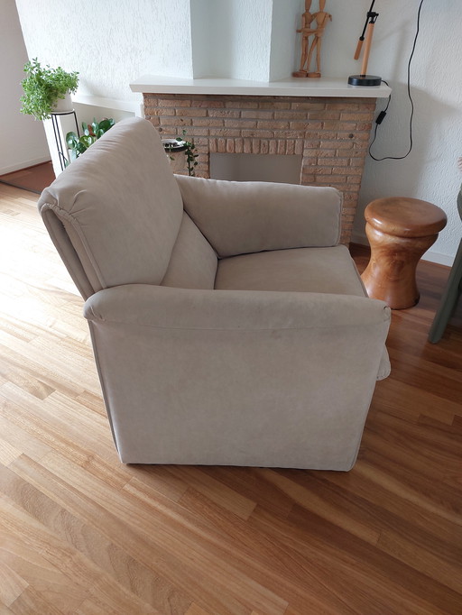 Fauteuil Leolux avec dossier inclinable.