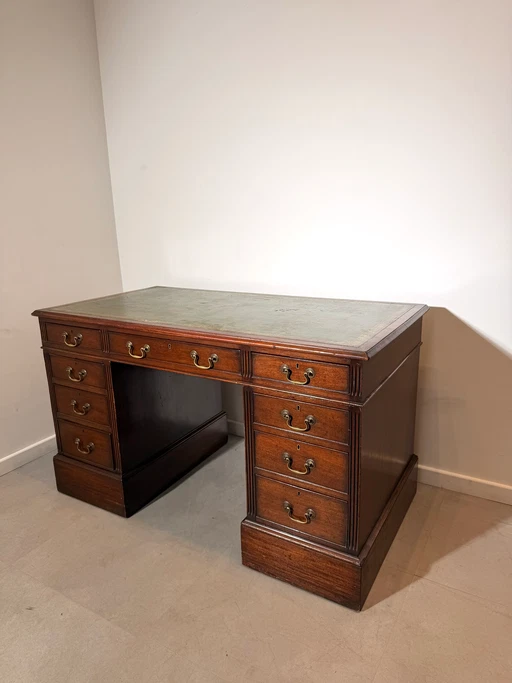 Antieke mahoniehouten sokkeltafel