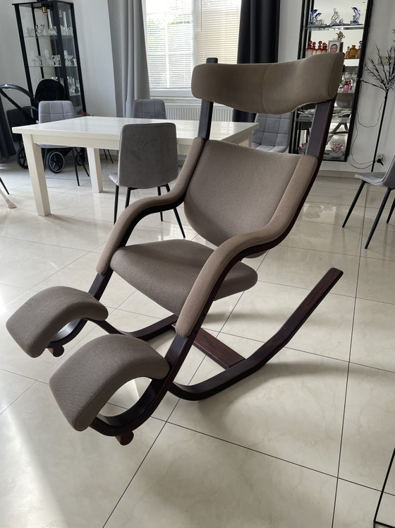 Sillón Gravity Balans de Peter Opsvik para STOKKE /Varier – Sillones reclinables, Wood, Textile (photo 3 of 7)