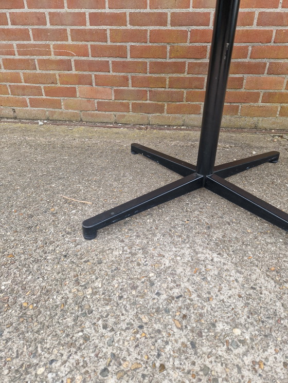 Image 1 of Table à manger ronde moderne