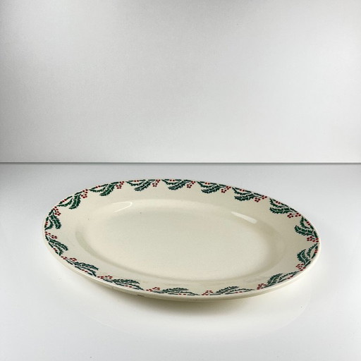 Large oval "holly" ironstone dish, early XXe