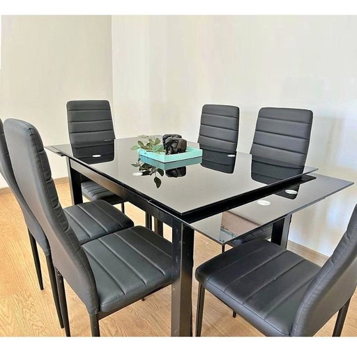 4 chaises avec table 