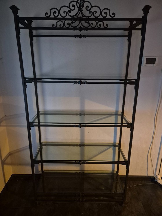 Image 1 of Due pesanti vetrine identiche in ferro battuto