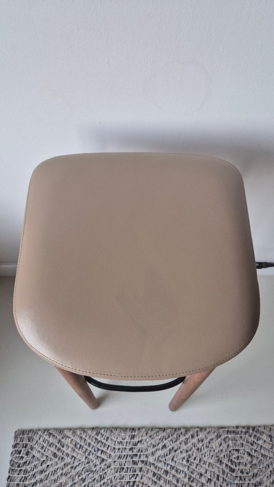 3 x Artisan Neva Hocker, 79 cm hoch, mit Ledersitz und schwarzer Fußstütze, in sehr gutem Zustand – Barhocker (photo 7 of 24)