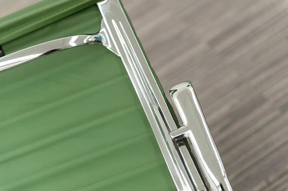 Image 1 of Vitra Ea 108 Drehstuhl