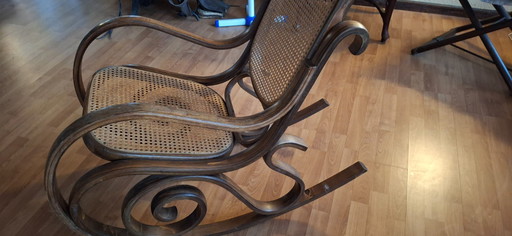 Sedia a dondolo Thonet