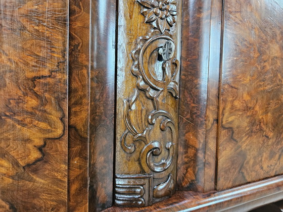 Image 1 of 1930s Art Deco Display Cabinet in Walnut and Walnut Root