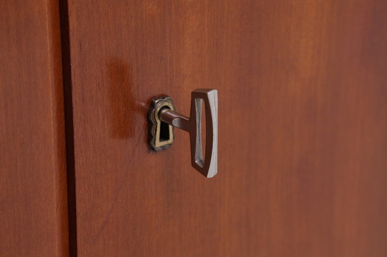 Image 1 of Vetrina d'epoca anni '60 | Armadio di metà secolo, retro in legno #07-67