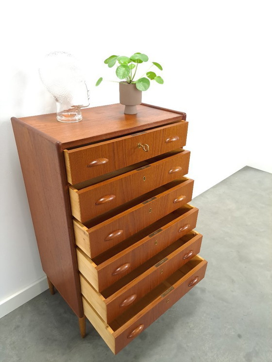 Image 1 of Cómoda danesa de teca con 6 cajones y patas elegantes