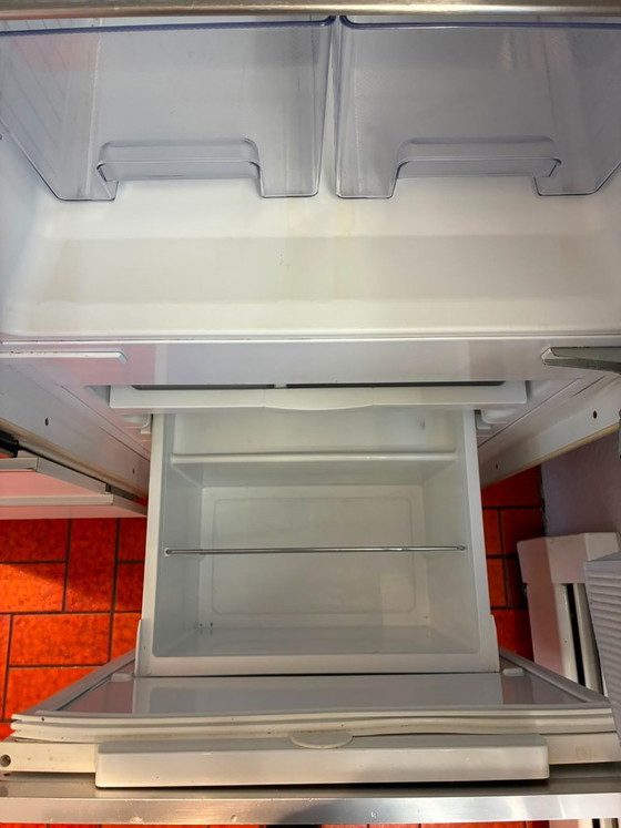 Cucina componibile vintage bianca con piano di lavoro in granito e Gaggenau, Miele, Neff (photo 11 of 11)