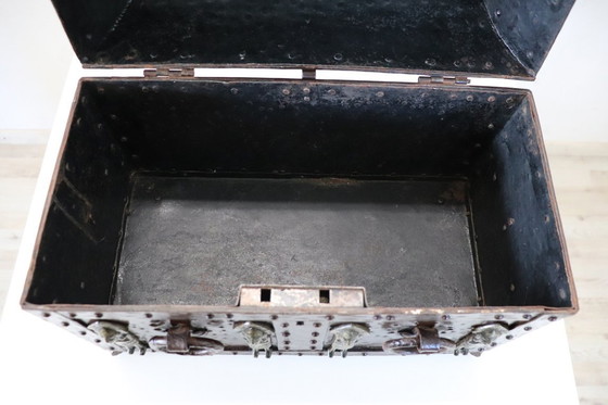 Image 1 of Antigua caja decorativa de hierro, principios del siglo XX