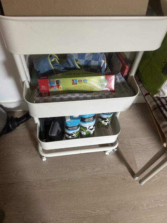 Image 1 of 4 estantes