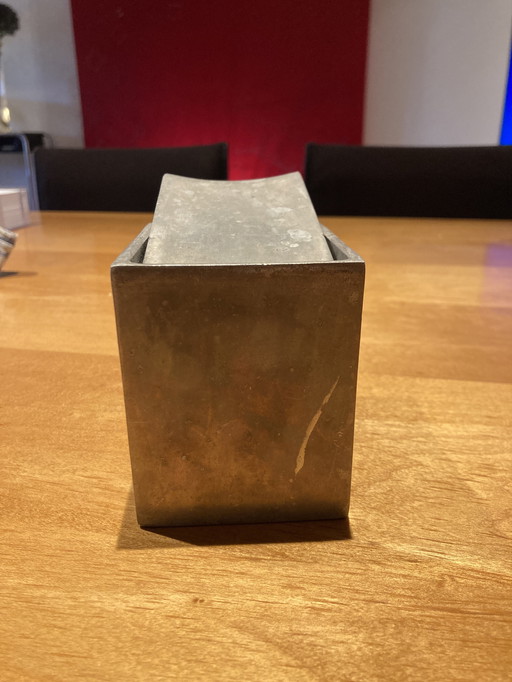 Philippe Starck, Ray Hollis-asbak, gesigneerd ‘Starck’ op binnenkant deksel, gebruikssporen