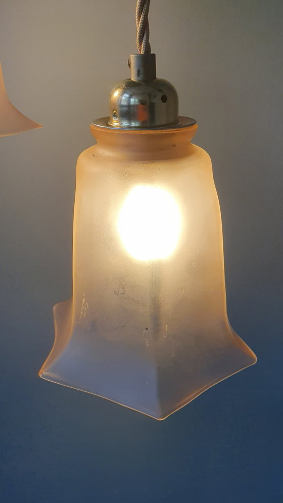 Image 1 of Set Vintage franse roze hanglampen van gekleurd glas.