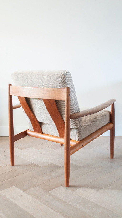 Beautiful and delightful vintage armchair by France & Son