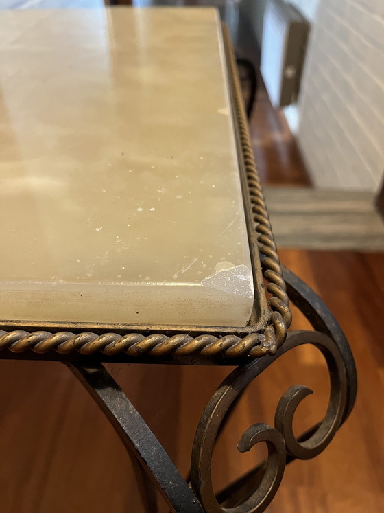 Image 1 of Mesa de centro antigua de hierro forjado y mármol.